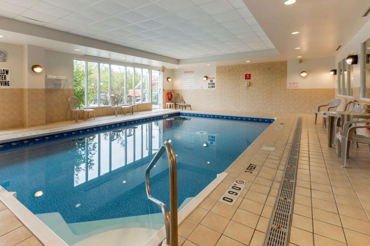 Comfort Inn Sturgeon Falls Buitenkant foto